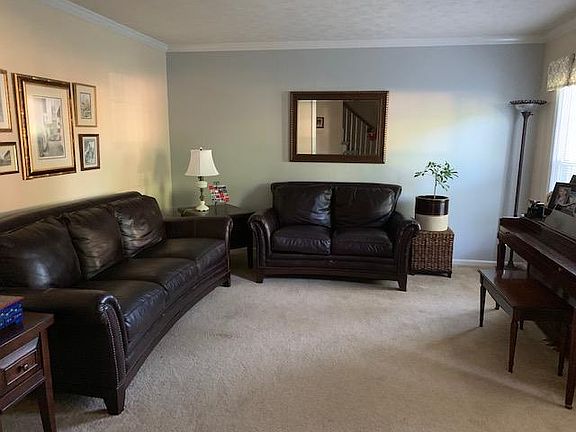 3rd image of 315 Lakeland Cres