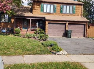 43 Wick Dr, Fords, NJ 08863
