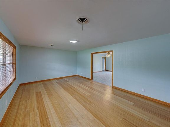 2nd image of 710 24th Ave N
