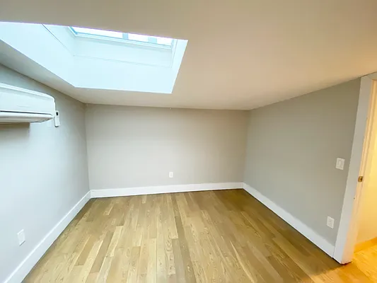 Rented by Nooklyn NYC LLC | media 34