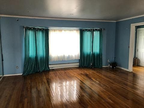 4th image of 254 E Greenwich Ave
