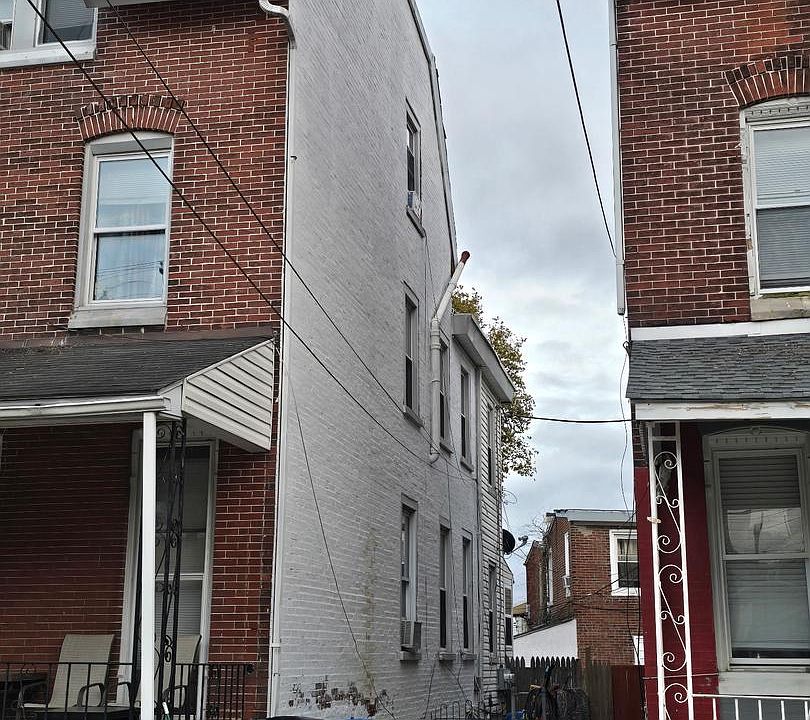 2nd image of 208 Stanbridge St