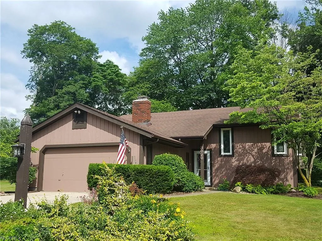 3020 Red Oak Dr photo 1