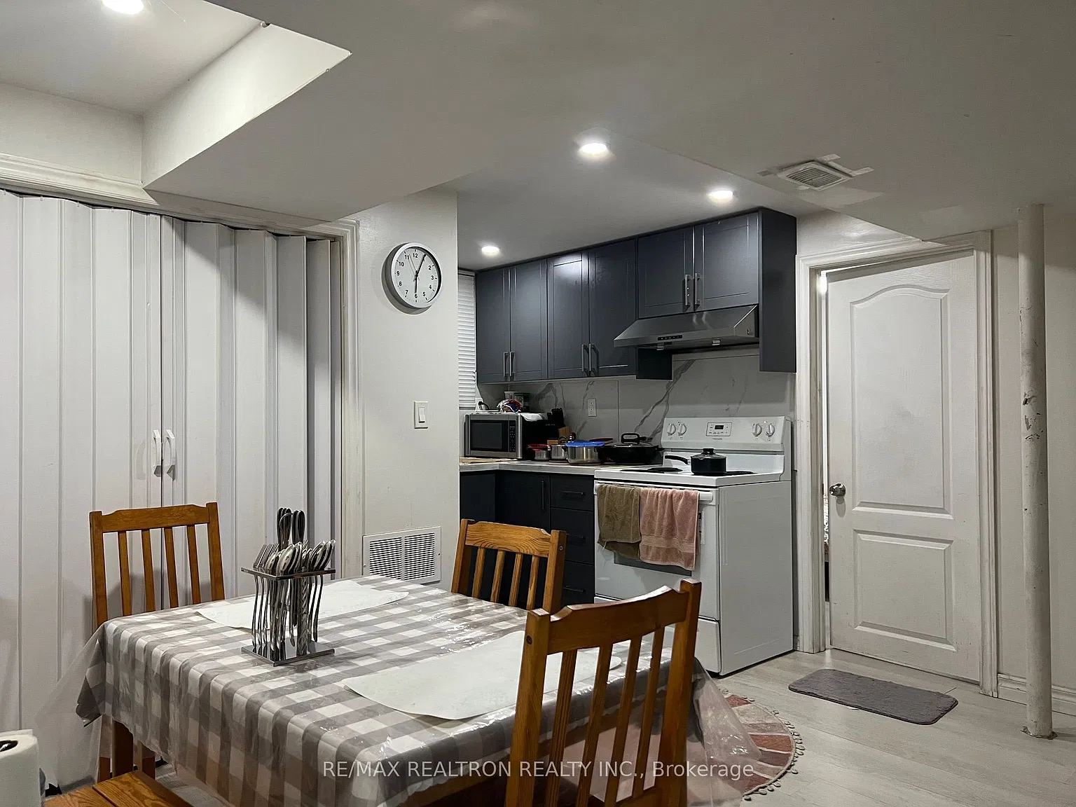 3 bed, $1,799 — Photo 4