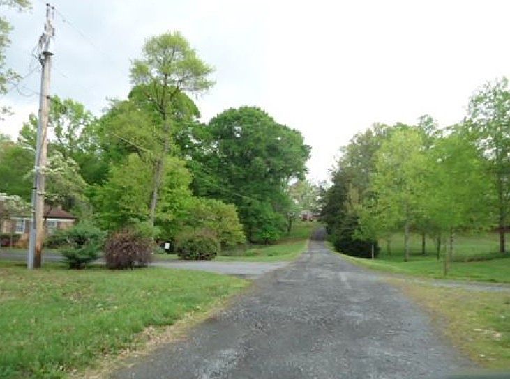2nd image of 131 Hidden Ln