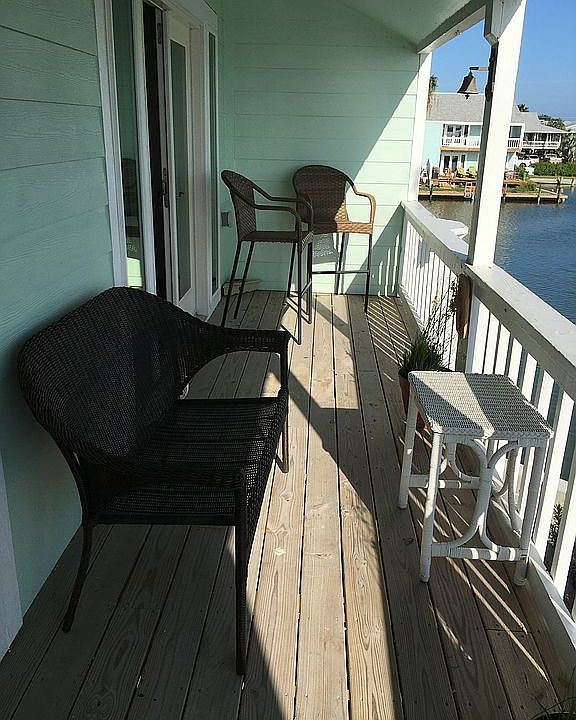 1st image of 208 Nassau Dr