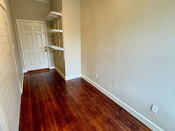 2nd image of 3008 Glen Rae St