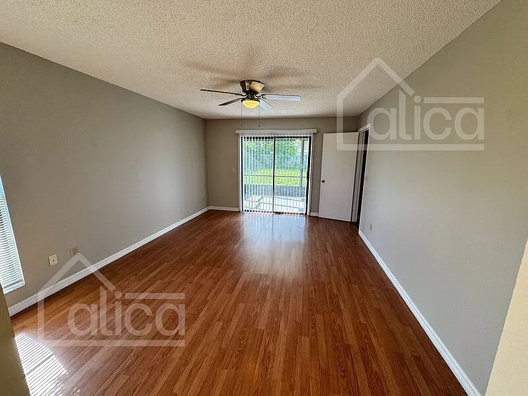 1147 Manitoba St — Photo 4