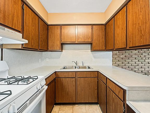 4th image of 521 W 11th St APT 6