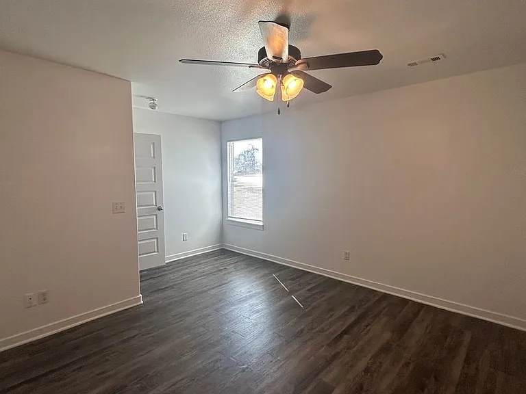 644 Hidden Springs Dr — Photo 16