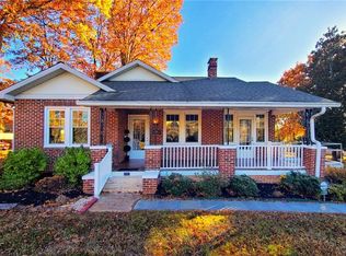 3606 Country Club Rd, Winston Salem, NC 27104