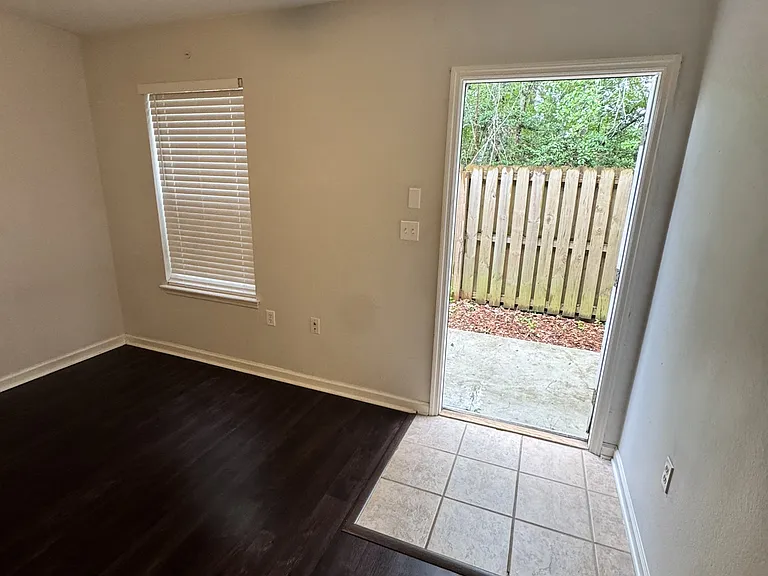 2738 W Tharpe St #105 — Photo 7