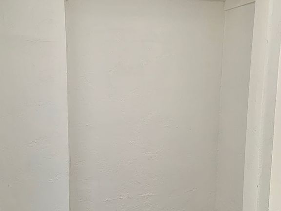 5th image of 900 Owens St APT 1