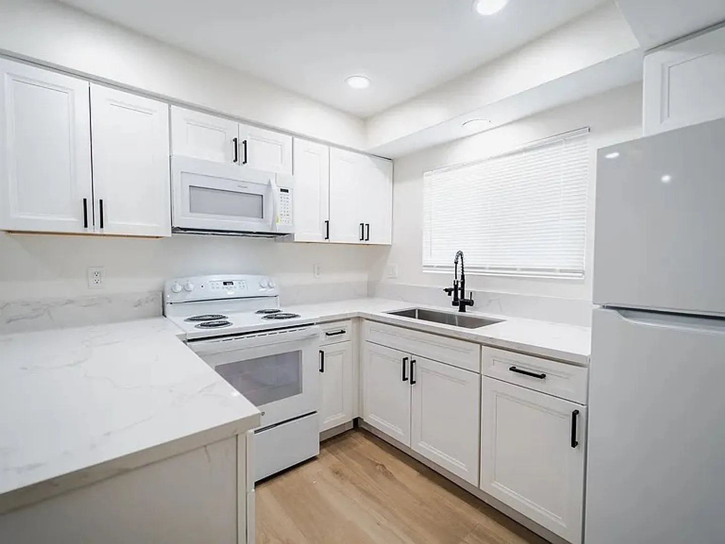 Fairmount Ave | 3681 — Photo 4
