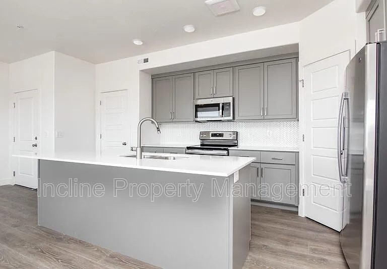 362 S 1080 W #A202 — Photo 8