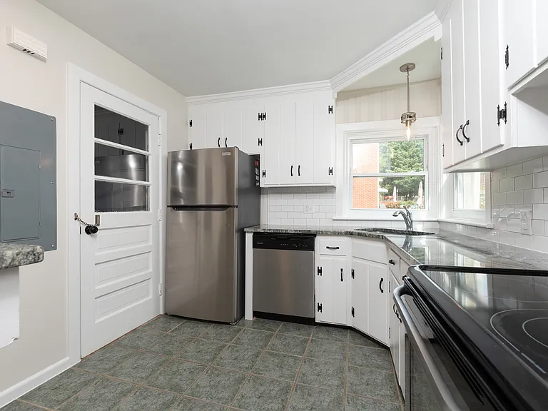 10308 Rycove Ln — Photo 10