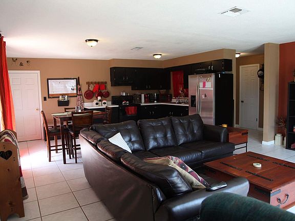 3rd image of 1108 N Singleton Ave