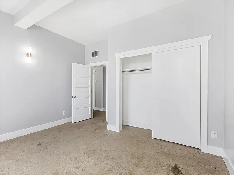 New Grand Apartments — Photo 27