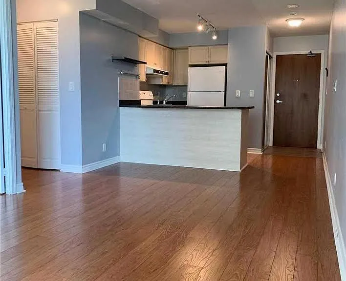 33 Elm Dr W #405 — Photo 3