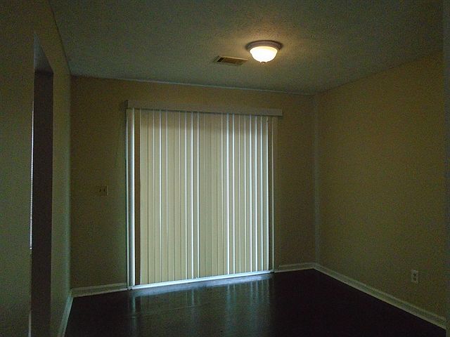 2nd image of 815 S Main