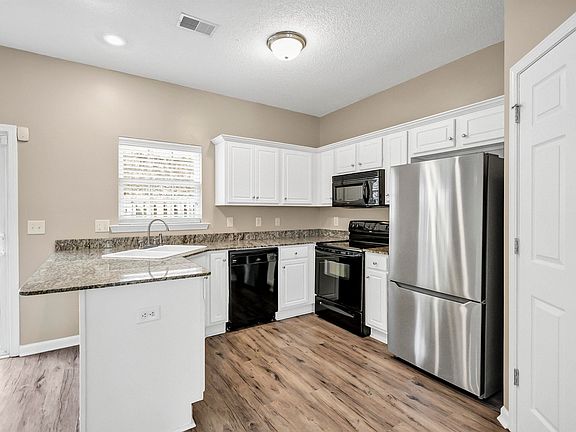 5th image of 105 Tuscany Ct