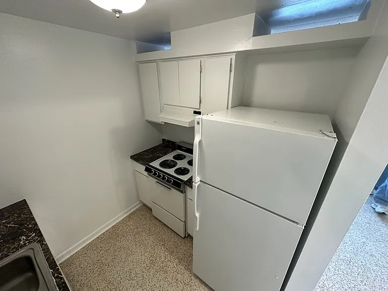 3200 Fairway Ln — Photo 6