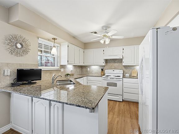 3rd image of 2601 Westwood Dr