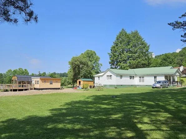 2821 Egan Rd, Big Stone Gap, VA 24219