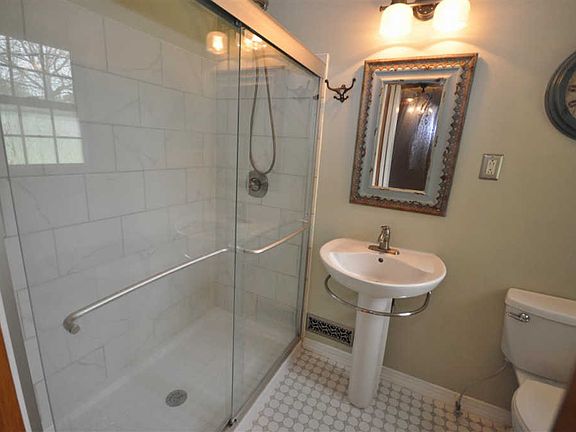 3rd image of 150 Nunn Blvd