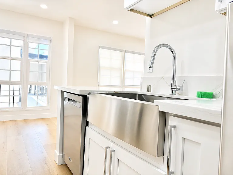 835 S Sherbourne Dr #14 — Photo 6