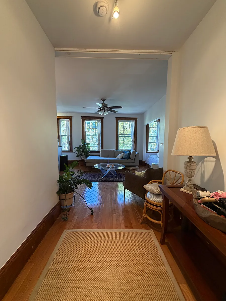 Building Photo - 31 Queensberry St #12