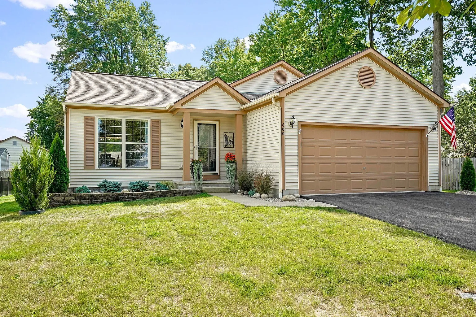 600 Thistle Dr photo 1