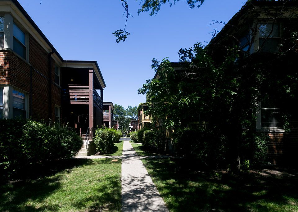 1st image of 2112 W Foster Ave APT 2N