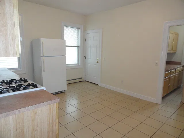 3 bed, 1400 sqft, $3,000 — Photo 2