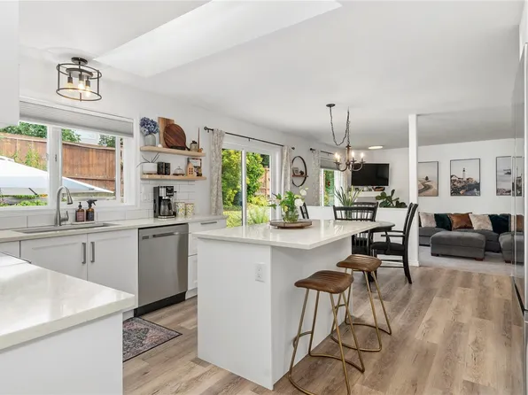 1860 Brant Pl, Courtenay, BC V9N 8Y8