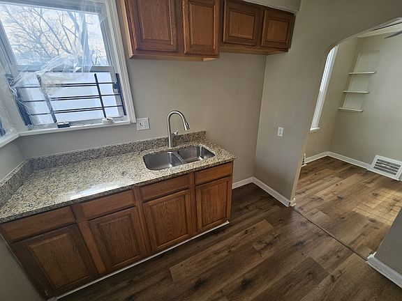 5th image of 16202 Cloverside Ave