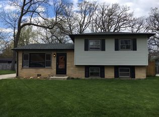 18166 W Avon Ct, Grayslake, IL 60030