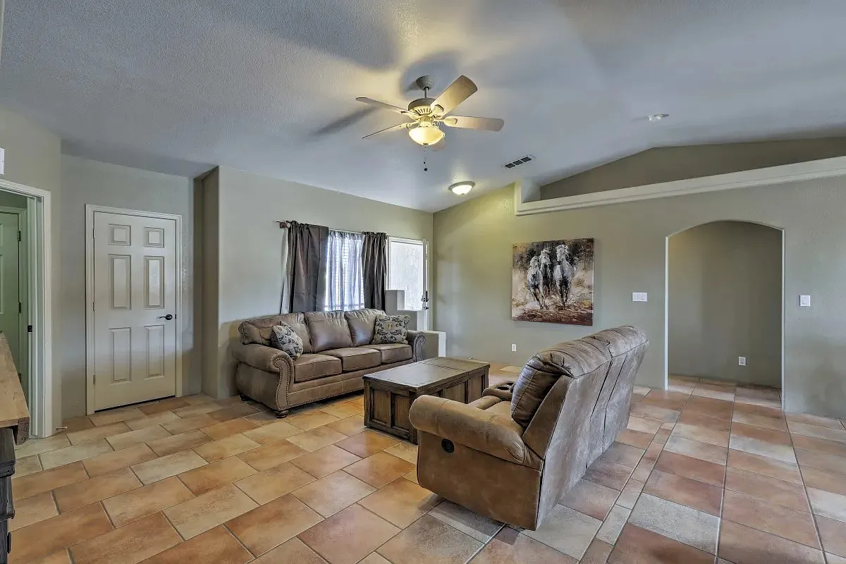 3 bed, 1451 sqft, $2,100 — Photo 2