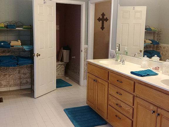 5th image of 230 Holly Ln