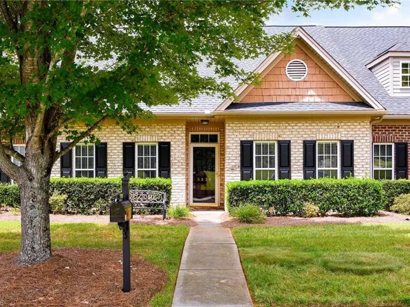 5830 Landon Dr, Pfafftown, NC 27040