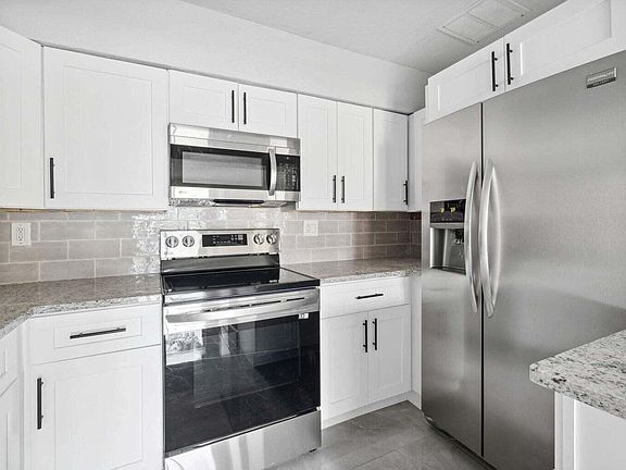5th image of 815 W Jasmine Drive