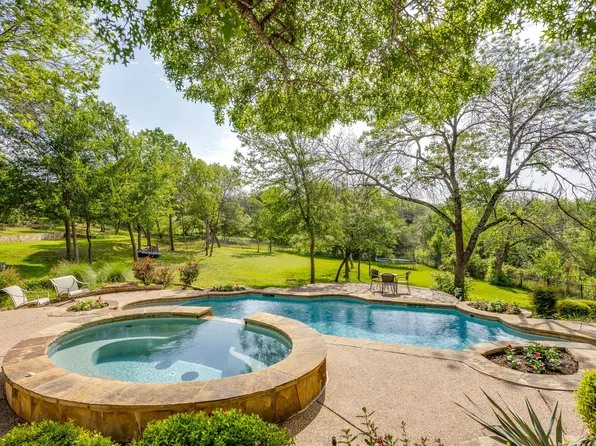 305 Covered Bridge Dr, Fort Worth, TX 76108