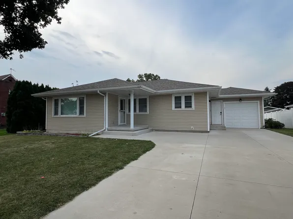 416 1st Ave W, Cascade, IA 52033