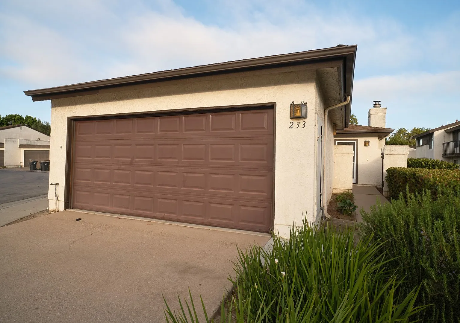 Lovely 3 Bedroom Townhome! — Photo 2