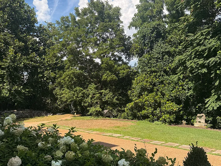 1300 Beddington Park — Photo 108