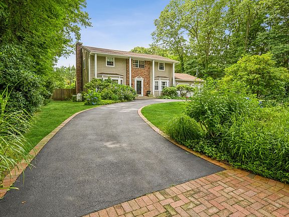 2nd image of 74 McArthur Ln