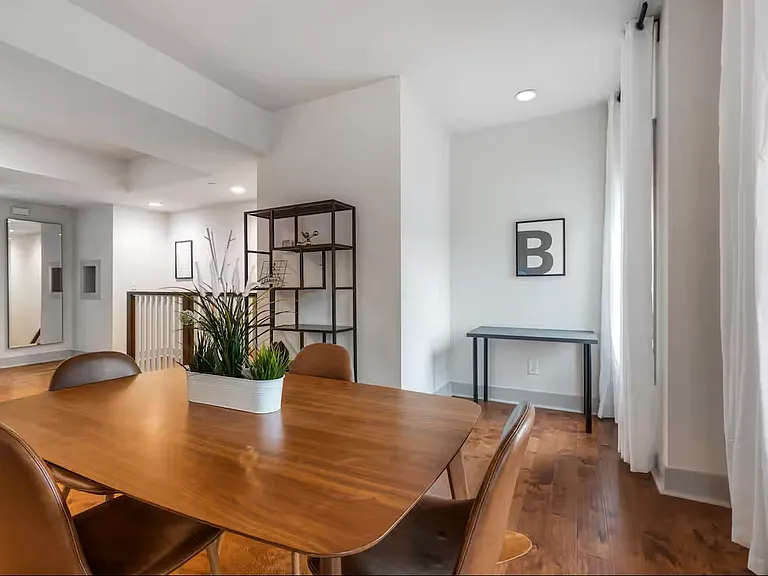 663 Boulevard NE — Photo 8