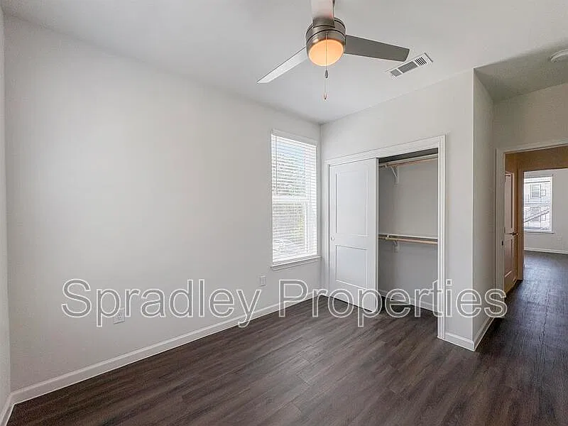 3 bed, 2.0 bath, 1090 sqft, $1,599 — Photo 4