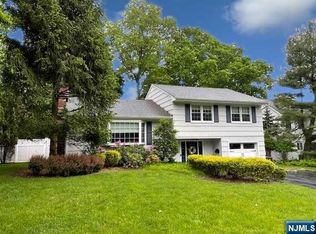 384 Martom Rd, Wyckoff, NJ 07481