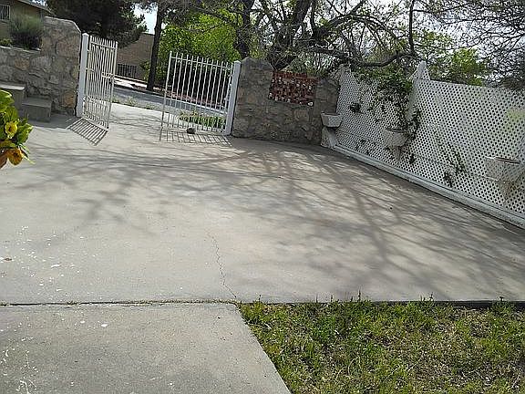 Side entryway with parking